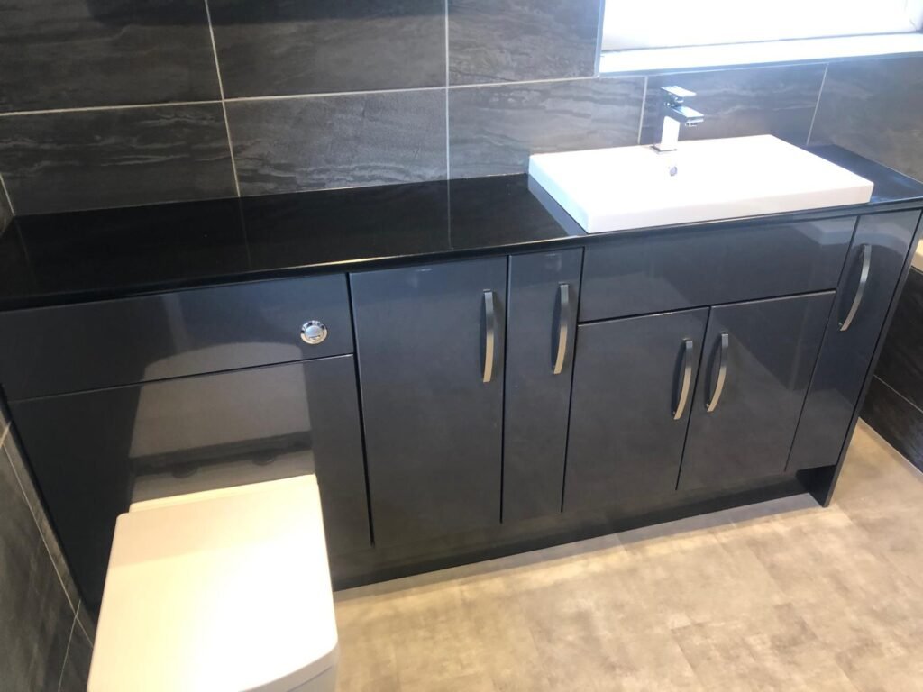 How to Make a Small Bathroom Look and Feel Bigger: 5 Expert Tips